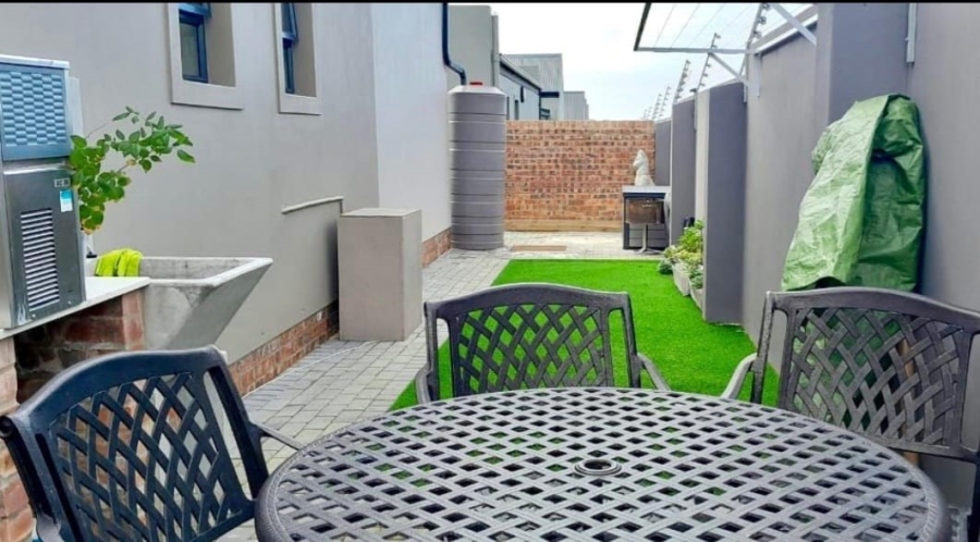 2 Bedroom Property for Sale in Hartenbos Central Western Cape